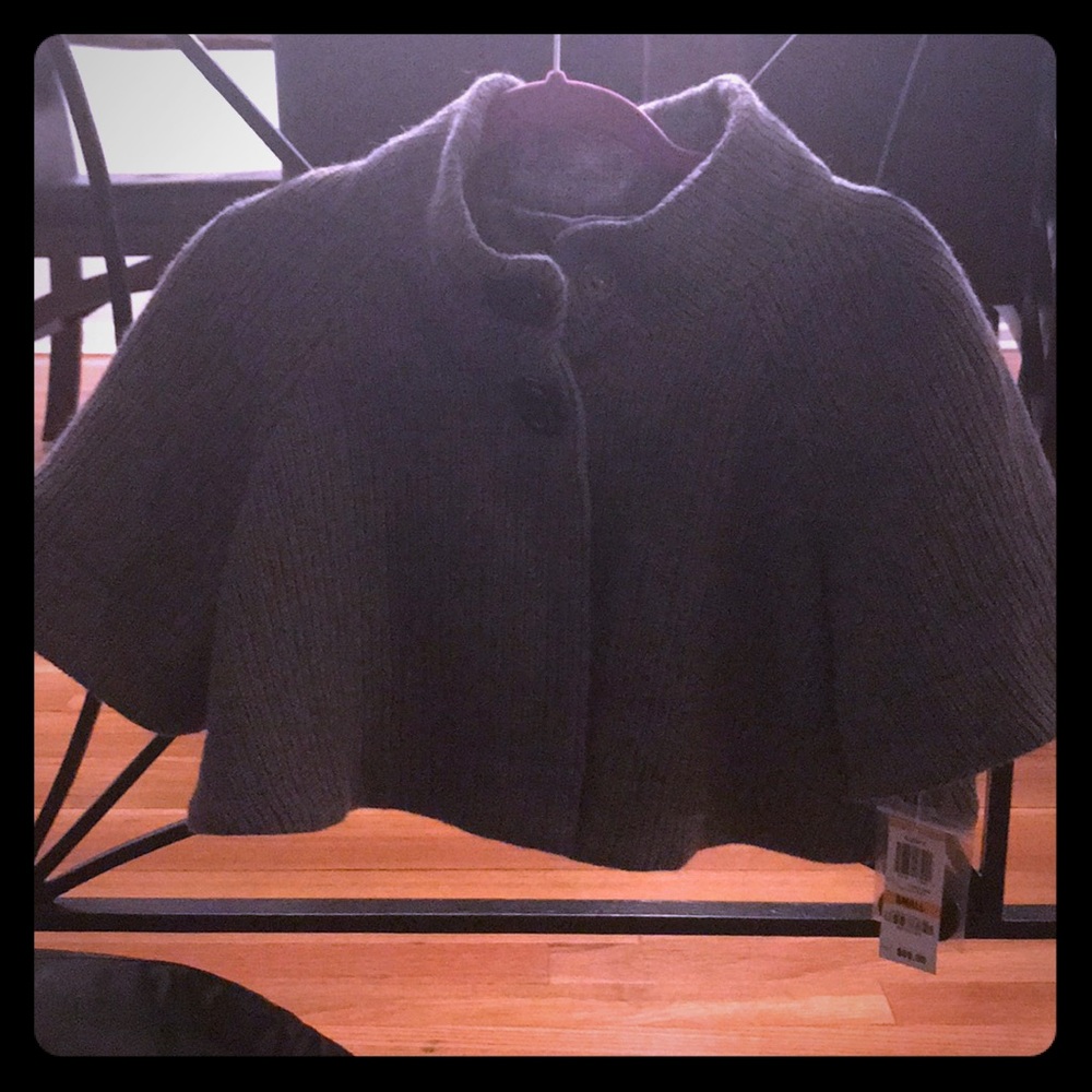3/4 sleeve gray I-N-C cape.